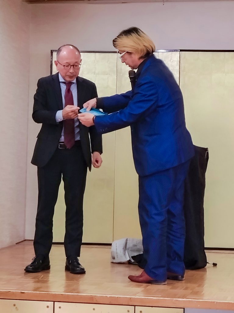 プロマジシャンの藤本氏によるマジックショー