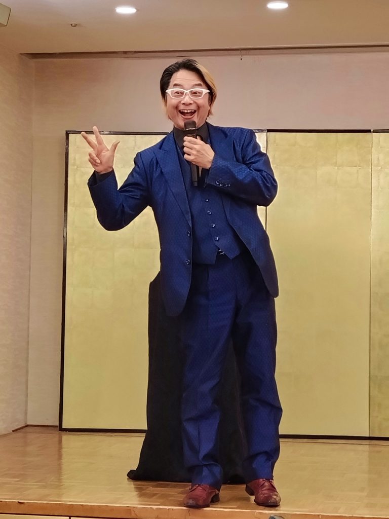 プロマジシャンの藤本氏によるマジックショー