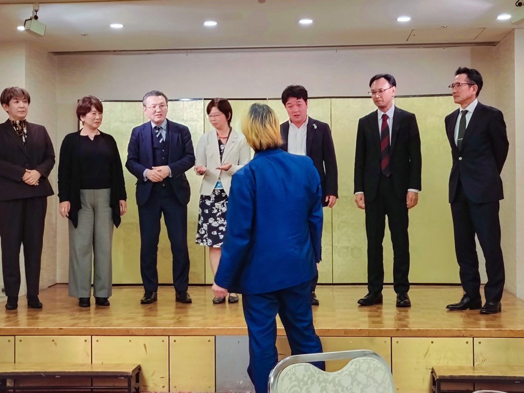 プロマジシャンの藤本氏によるマジックショー